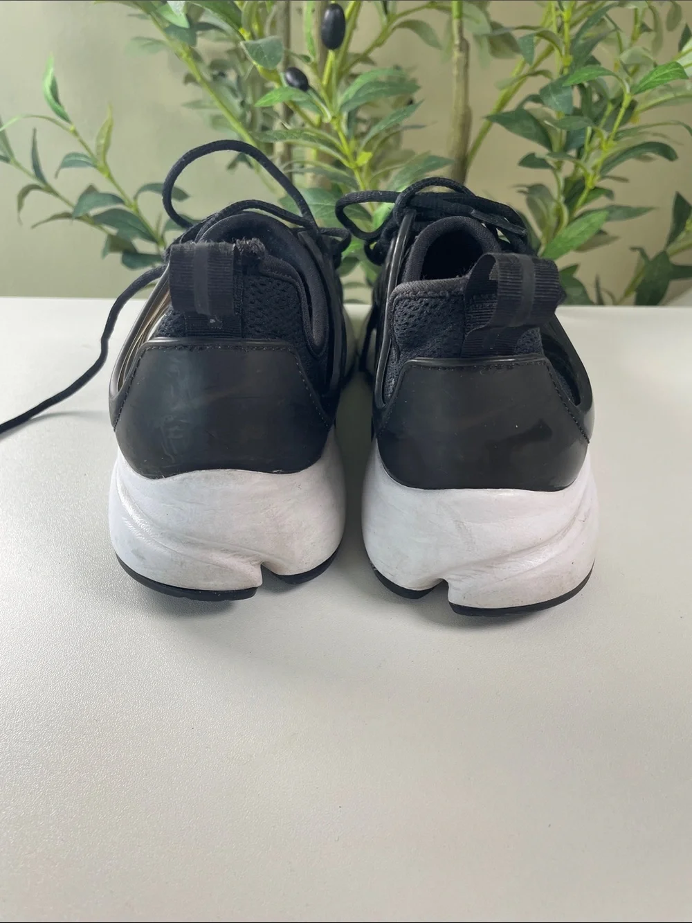 Nike Men’s Black Knit Lace-Up Sneakers with White Midsole